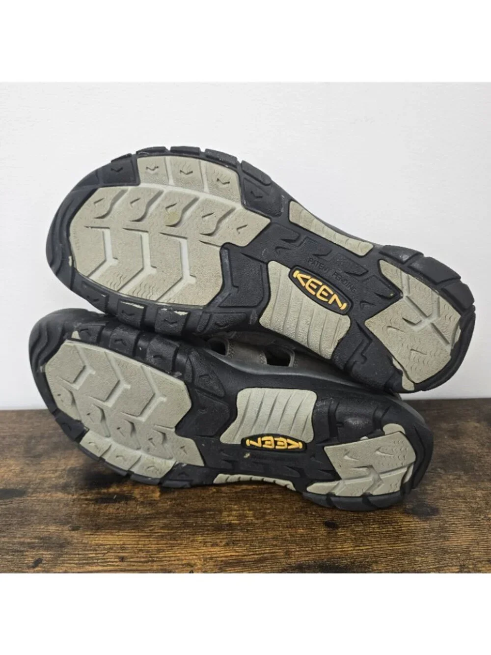 Keen Mens Leather Sandals Mens Size 13 Outdoor  Hiking Shoes Waterproof Gray